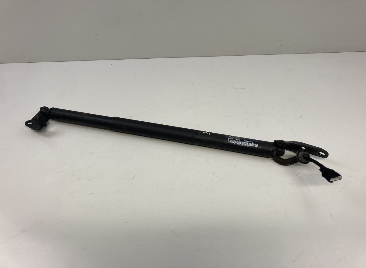 BMW 2 (F22 / F23) Bootlid / tailgate strut right 51247365979 Bootlid / tailgate strut right BMW ...