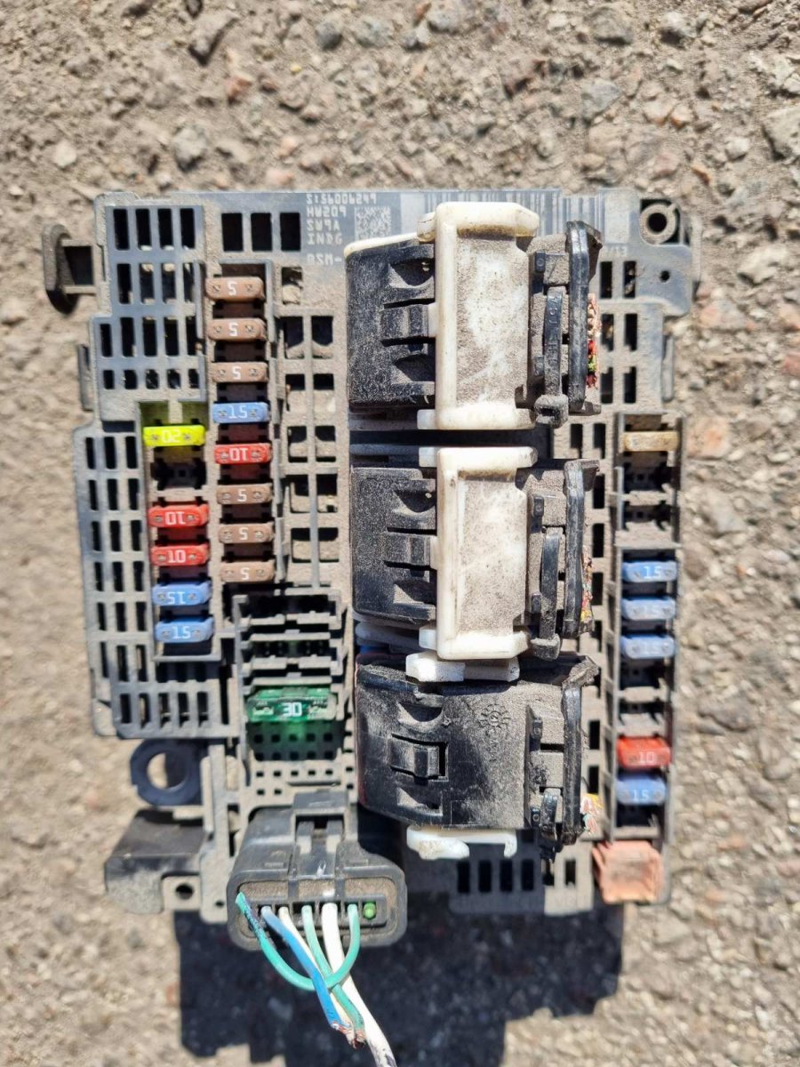 Peugeot 508 Box for fuse box Box for fuse box PEUGEOT 508 I (W23) (2010-2018...