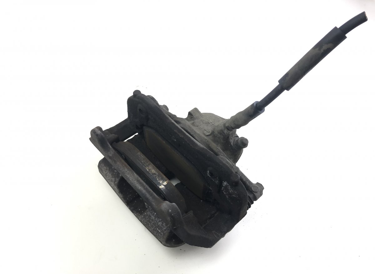 Mercedes-Benz A (W176) Brake caliper Front left A2054210381 Brake caliper Front  left MERCEDES-...