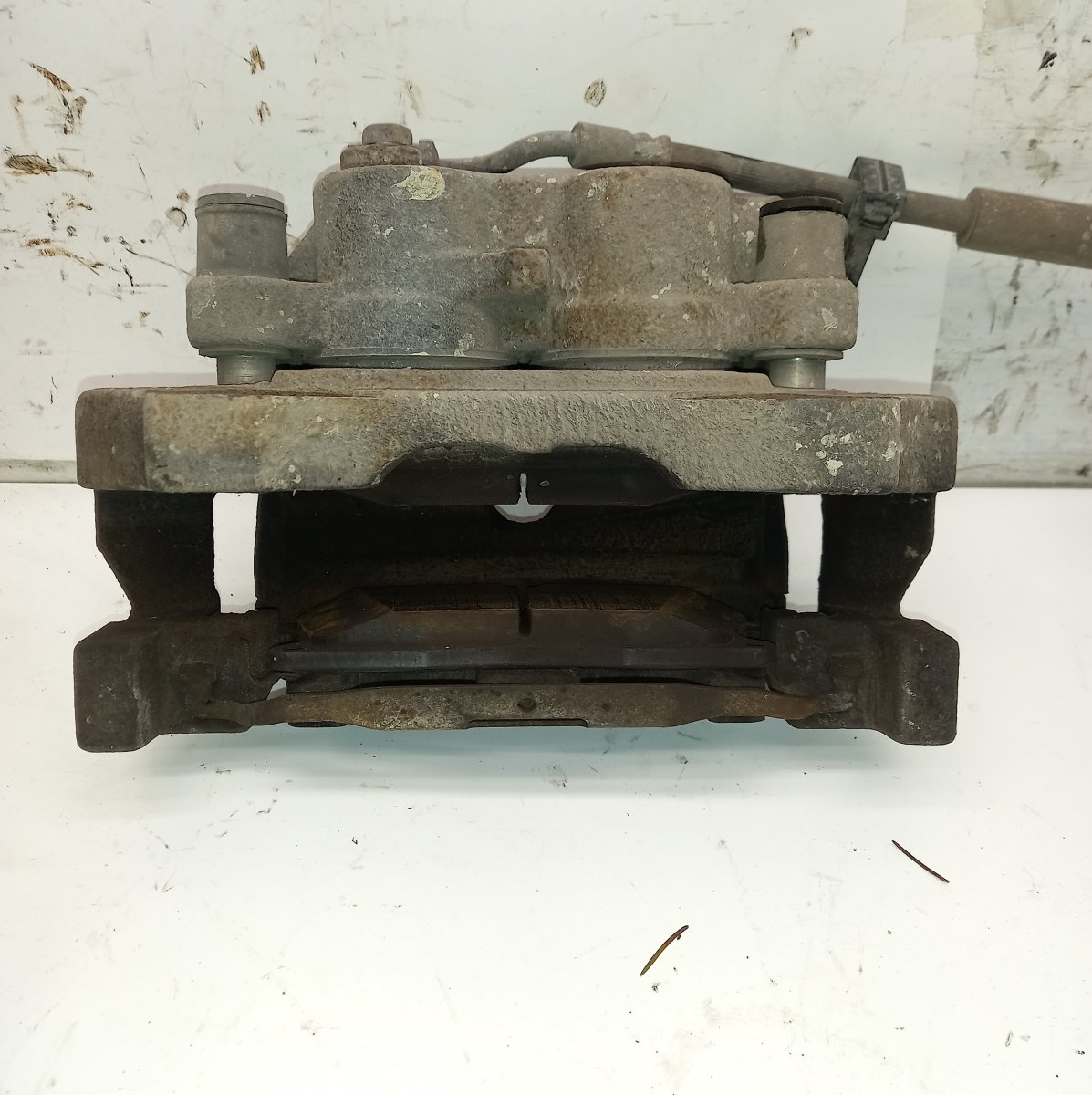 Jeep Grand Cherokee (WK) Brake caliper Front left 68138844AA 68138843AA Brake caliper Front  left...