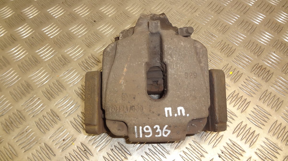 BMW 5 (E60 / E61) Brake caliper Front right Brake caliper Front  right BMW 5 (F10, F11) (20...