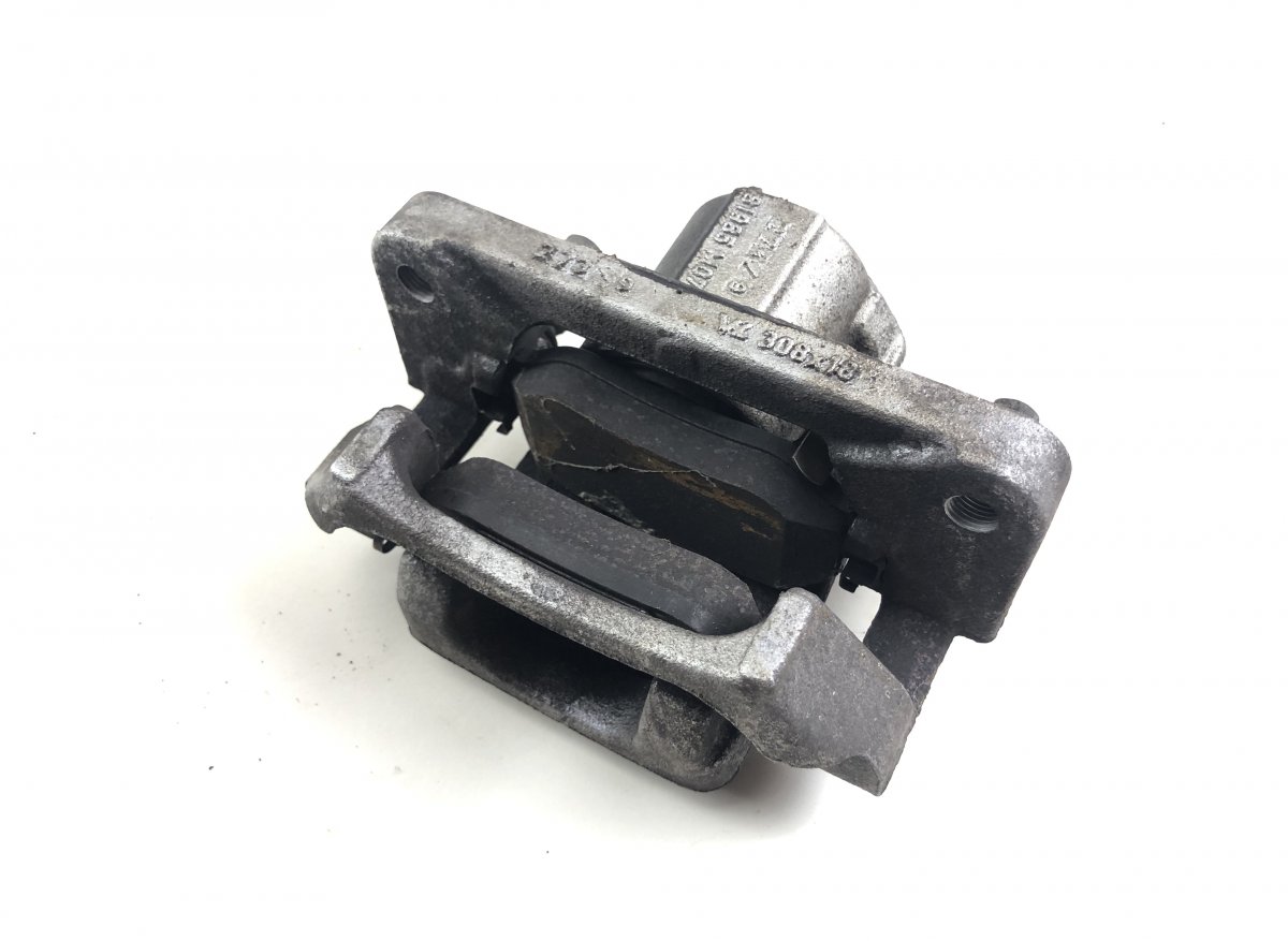 Nissan Navara (D23) Brake caliper rear right D41115XA0A Brake caliper rear  right NISSAN NAV...