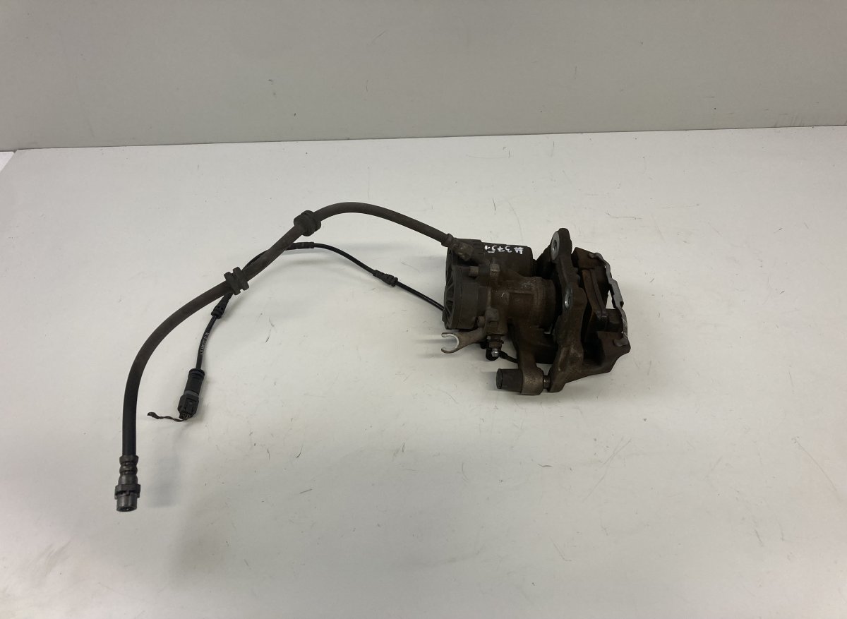 BMW 2 (F22 / F23) Brake caliper rear right 6798958 6798958-06 Brake caliper rear  right BM...