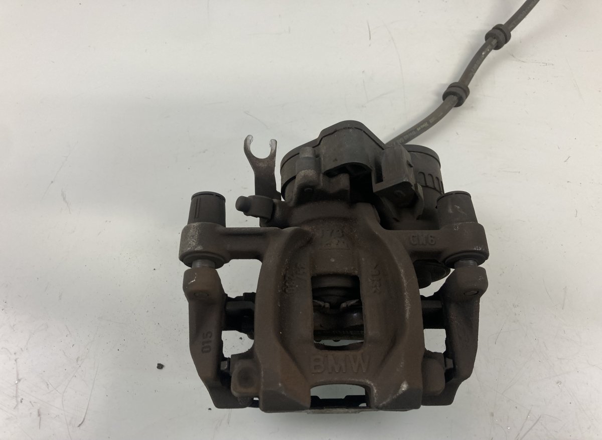 BMW 2 (F22 / F23) Brake caliper rear left 6798957 679895706 Brake caliper rear left BMW 2...