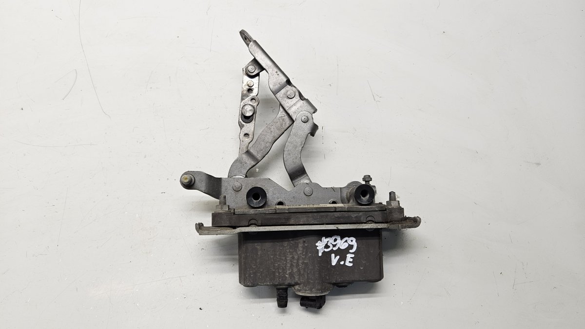 Mercedes-Benz C (W204) Bonnet (hood) actuator left A2129066201 A2048800228019 Bonnet (hood) actuat...