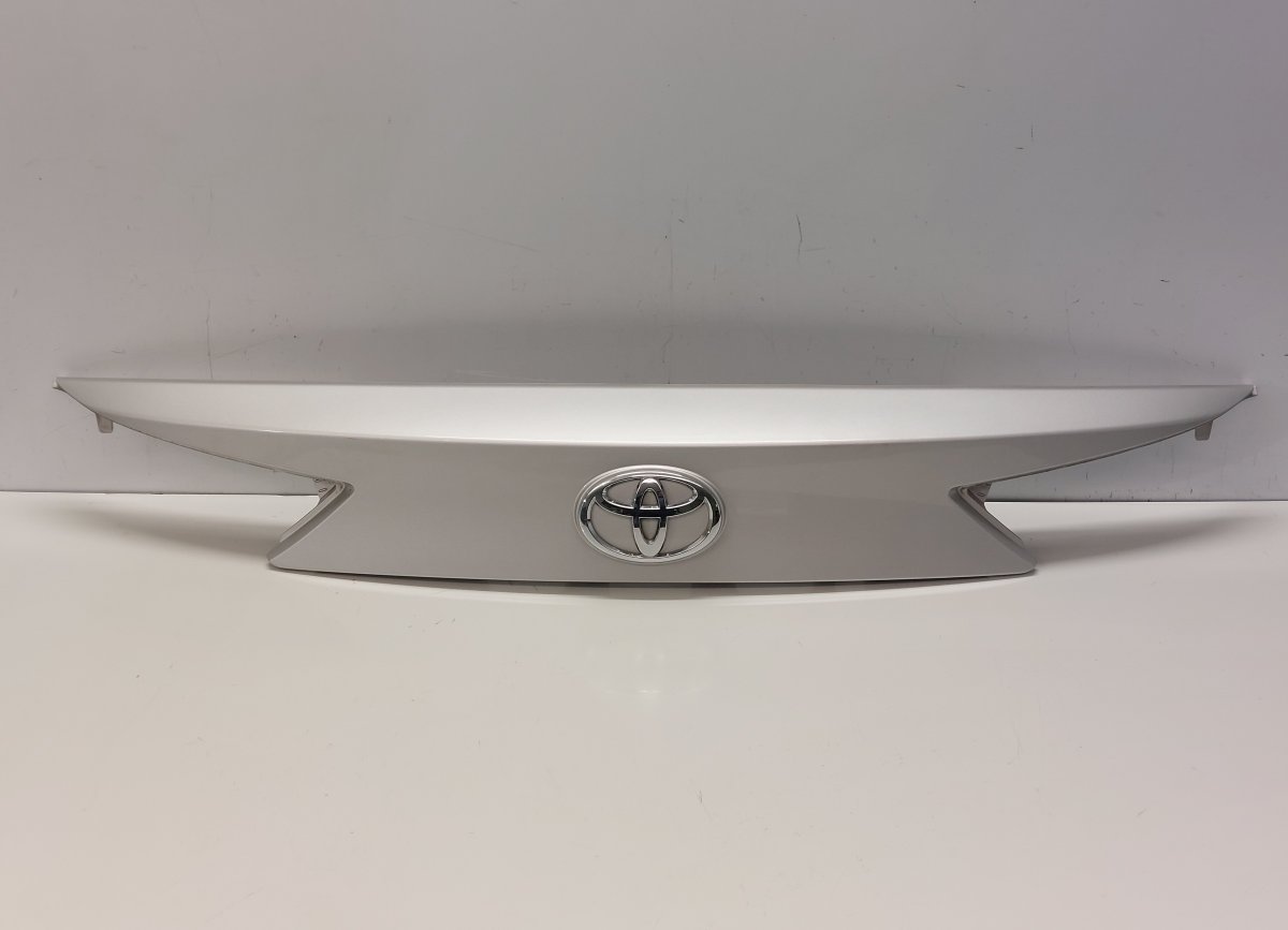Toyota Auris Bootlid / tailgate moulding 76811-02830 7681102830 Bootlid / tailgate mould...
