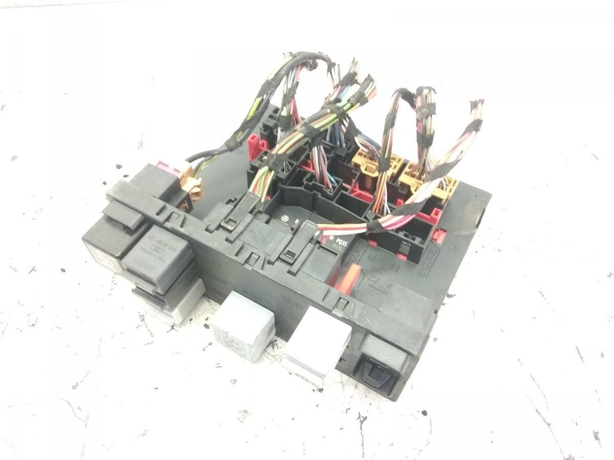 Volkswagen Touran Body control module (BCM) Body control module (BCM) VW TOURAN (1T1, 1T2) ...