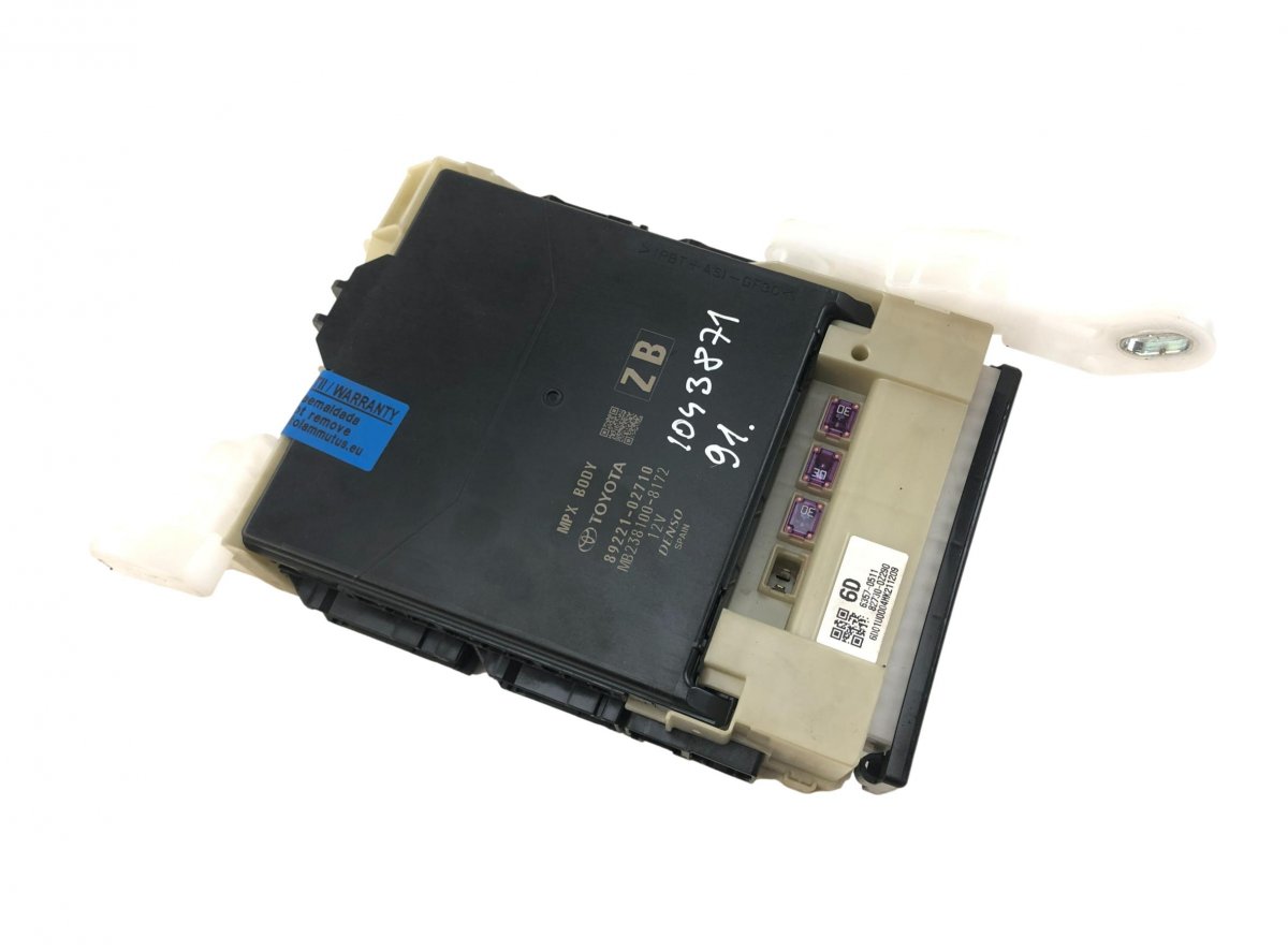 Toyota Corolla Body control module (BCM) 827300Z290 Body control module (BCM) TOYOTA COR...