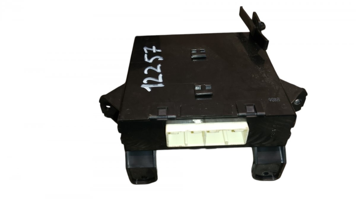 Subaru Legacy Body control module (BCM) 177700-4131 Body control module (BCM) SUBARU LE...