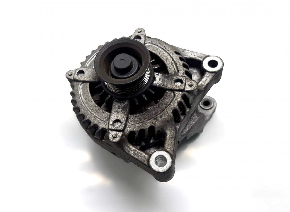 BMW 2 (F22 / F23) Alternator 7640131 1042118181 Alternator BMW 2 Active Tour...