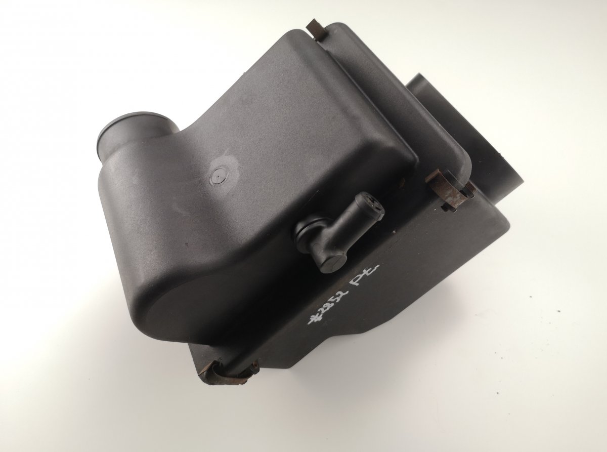 Maserati Quattroporte Air Cleaner (filter box) 392450052 Air Cleaner (filter box) MASERATI QUA...