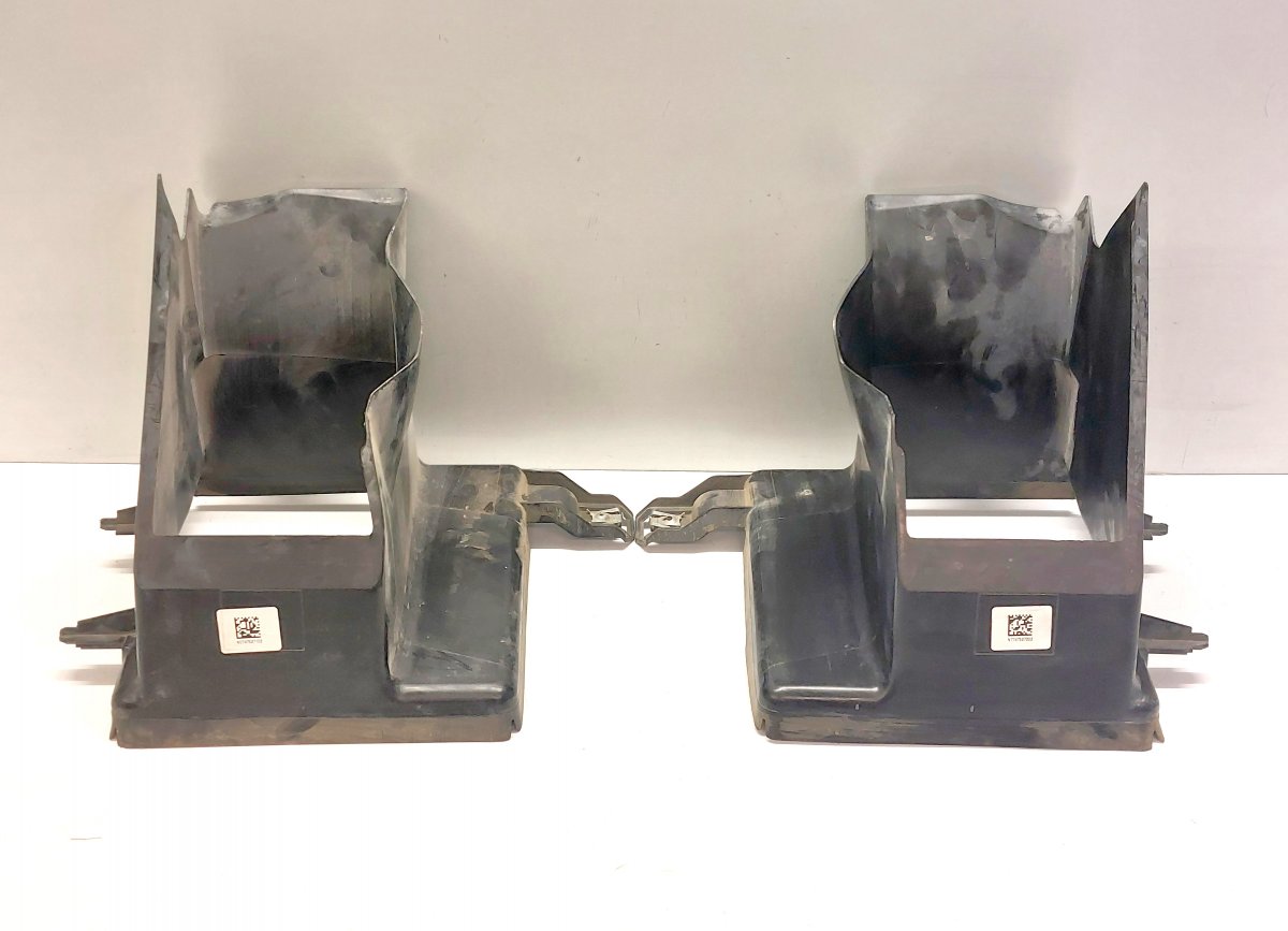 BMW 7 (G11 / G12) Air duct front left 51747475271 51747475272 Air duct front left BMW...