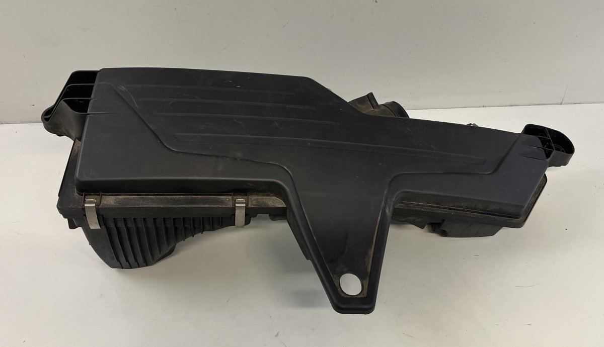 BMW 1 (E81 / E82 / E87 / E88) Air Cleaner (filter box) 13717597582 Air Cleaner (filter box) BMW 1 (F20...