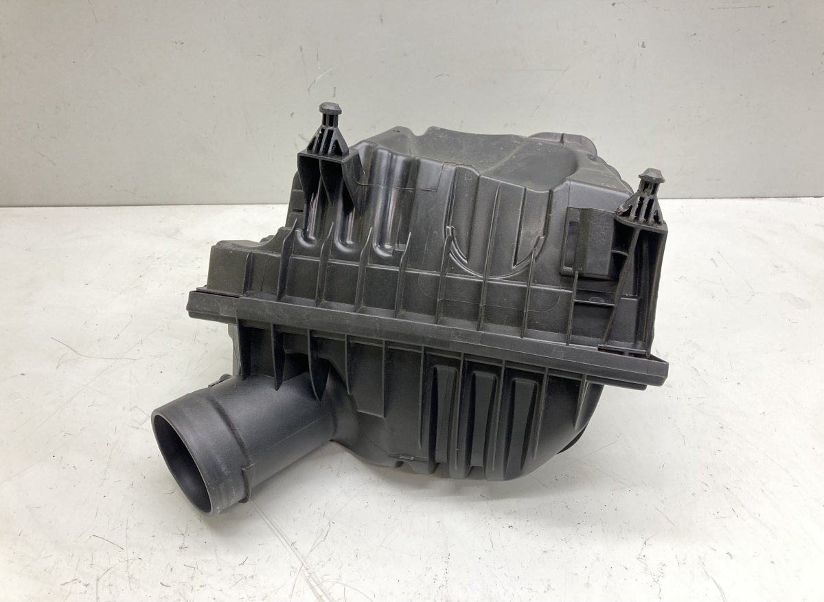 BMW 2 (F22 / F23) Air Cleaner (filter box) 10543510 1132114S04 8513916 Air Cleaner (filter...