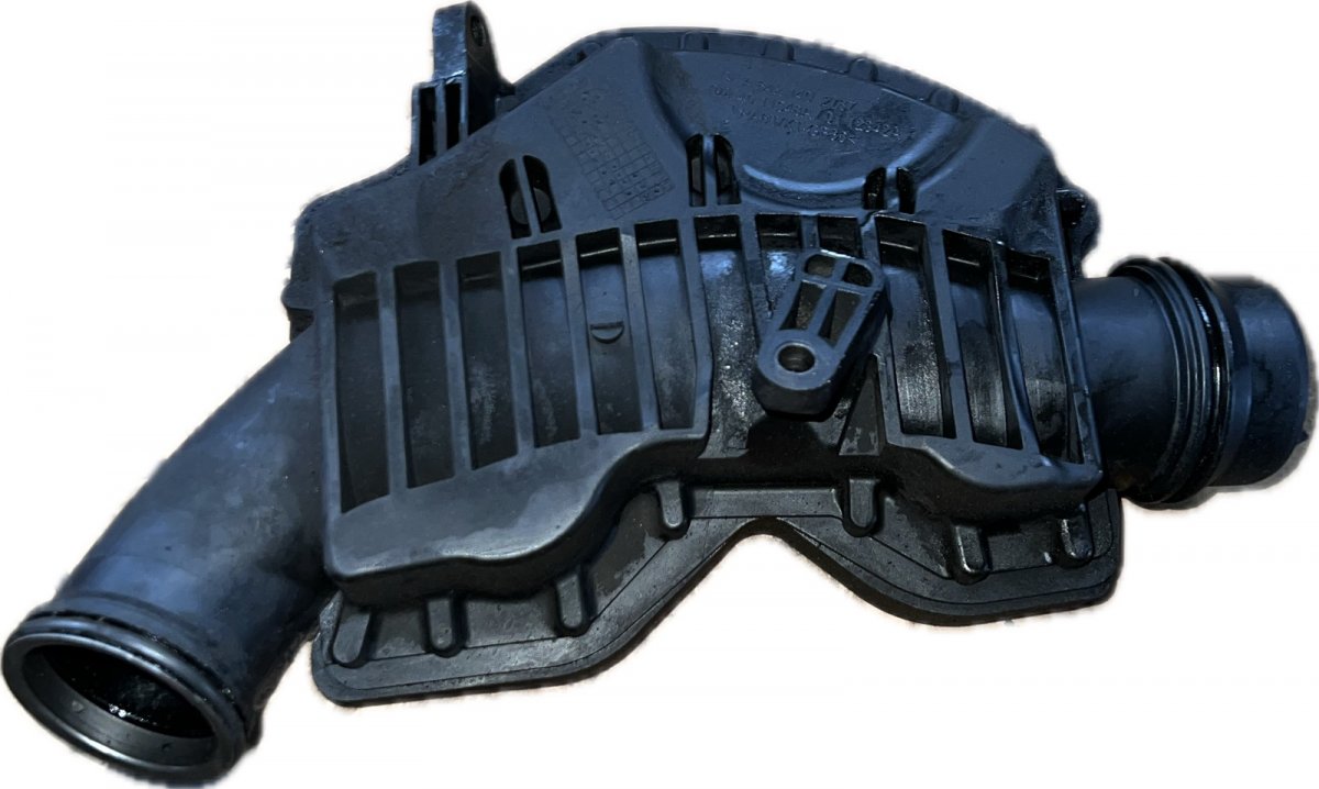 Mercedes-Benz C (W204) Air intake resonator box Air intake resonator box MERCEDES-BENZ E-CLASS ...
