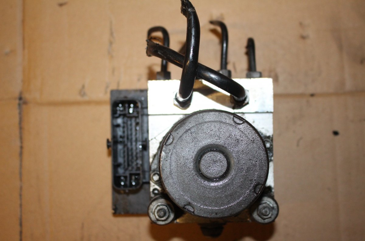 Peugeot 508 ABS hydraulic unit / pump 9677032180 ABS hydraulic unit / pump PEUGEOT 50...