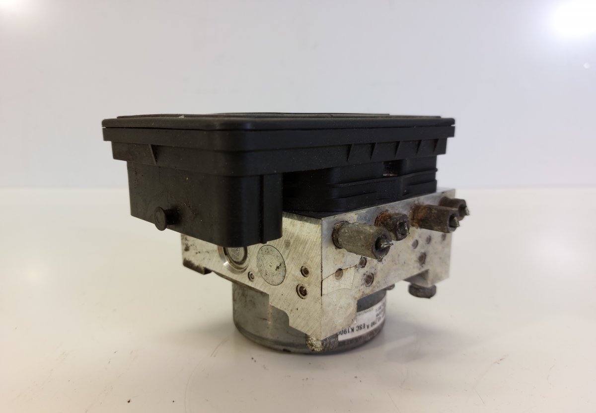 Mazda 3 (BM / BN) ABS hydraulic unit / pump BHR1437A0A 285153-28053 062109-71313 062621-341...