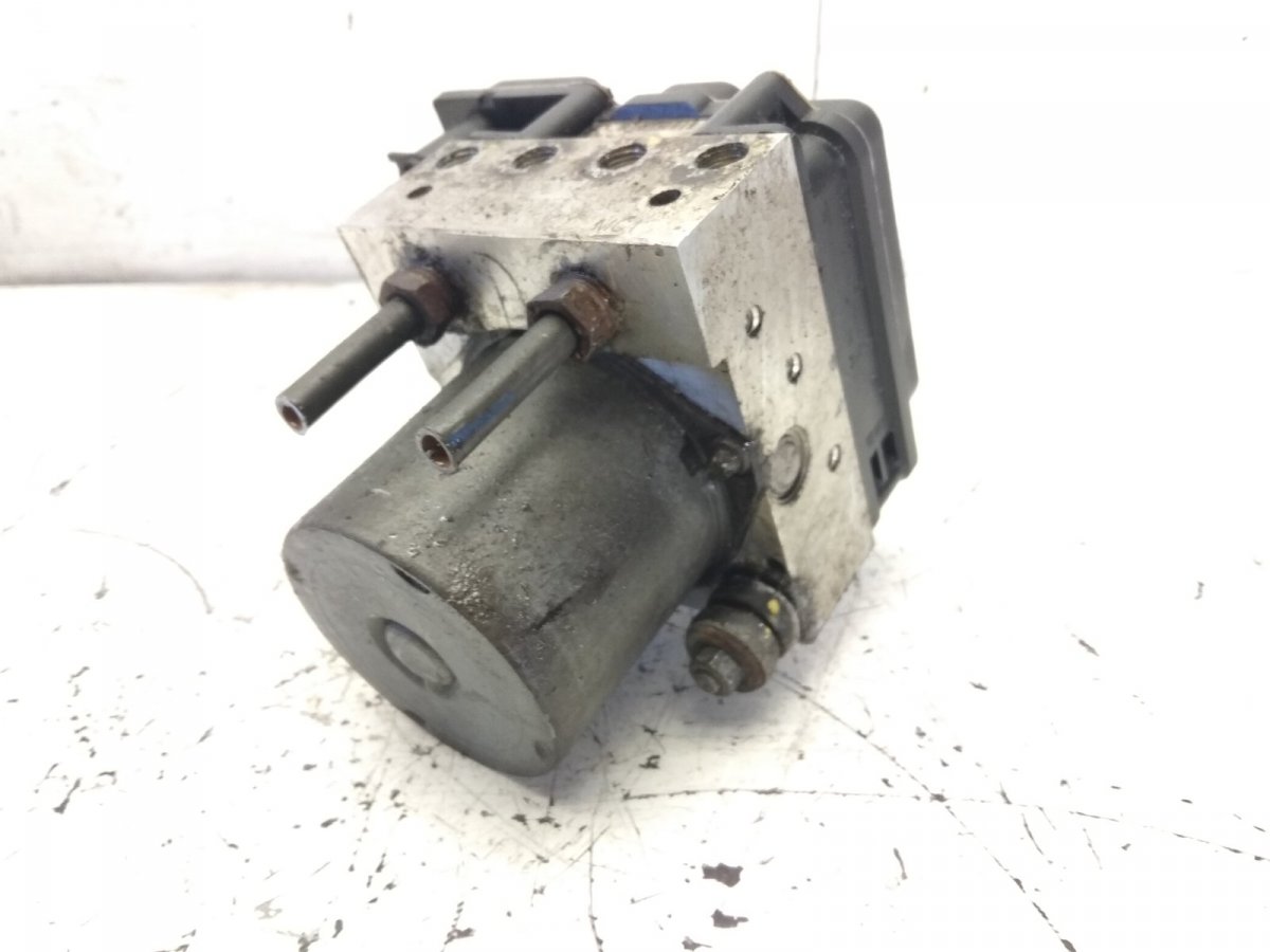 Toyota Corolla ABS hydraulic unit / pump ABS hydraulic unit / pump TOYOTA COROLLA Verso ...