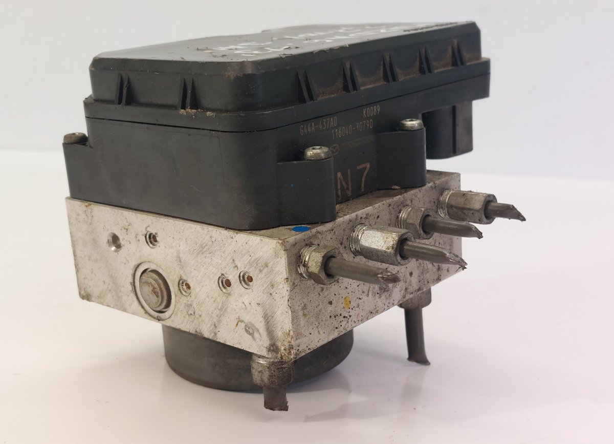 Mazda 6 (GJ / GL) ABS hydraulic unit / pump 11604030790 G44A-43710 ABS hydraulic unit / pum...