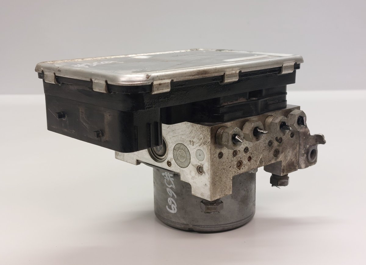 Volvo S90 ABS hydraulic unit / pump 31680101 31680098 31660198 ABS hydraulic unit /...