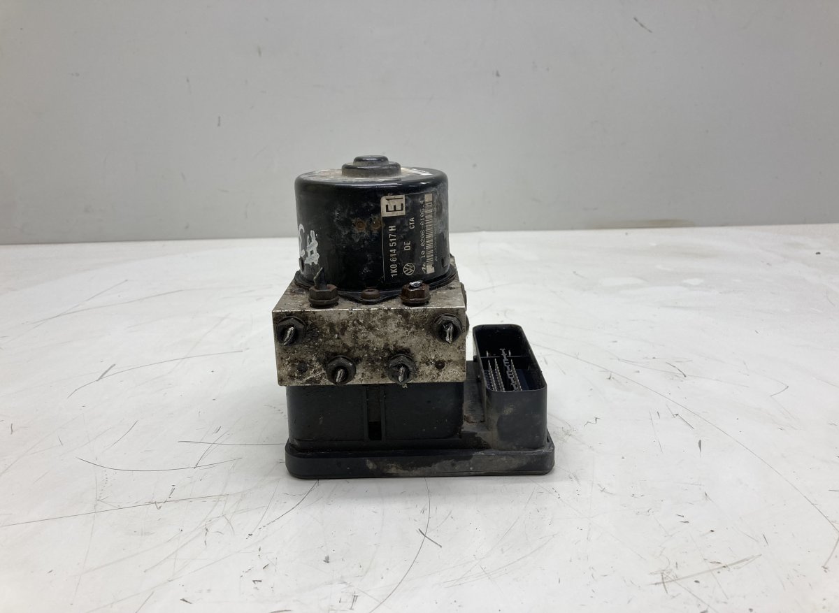 Volkswagen Golf 4 ABS hydraulic unit / pump 1K0907379K ABS hydraulic unit / pump VW GOLF V ...