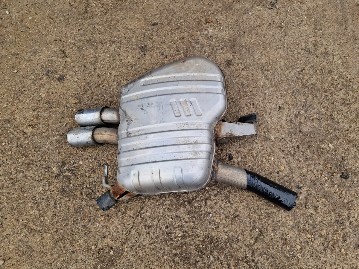 BMW 5 (F10 / F11) Exhaust rear silencer (muffler) 7807110 112151106000 Exhaust rear silencer (muf...