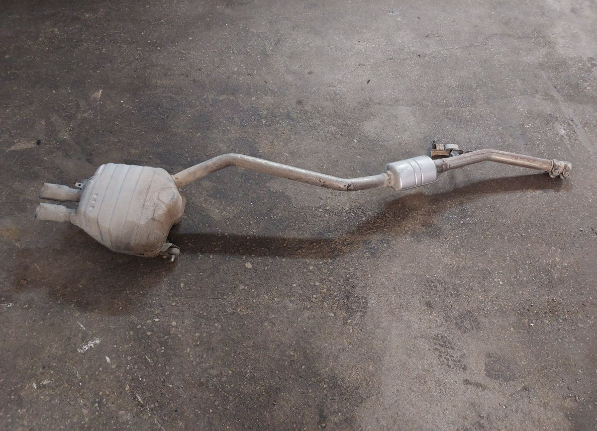 Audi Q5 (8R) Exhaust rear silencer (muffler) 8R0253611 8K0253211 Exhaust rear silencer (muff...