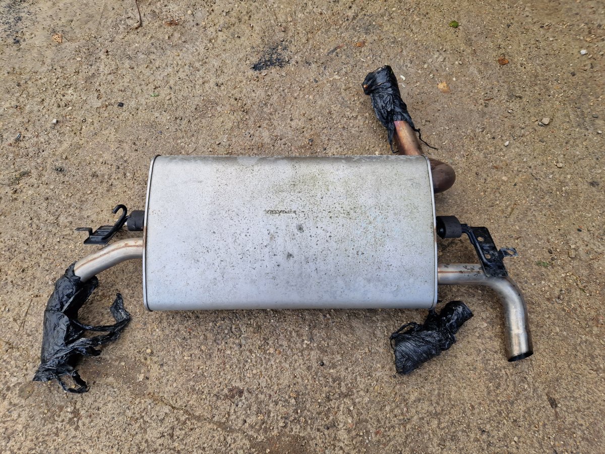 Volvo V40 Exhaust rear silencer (muffler) 31392110 Exhaust rear silencer (muffler) VOLVO ...