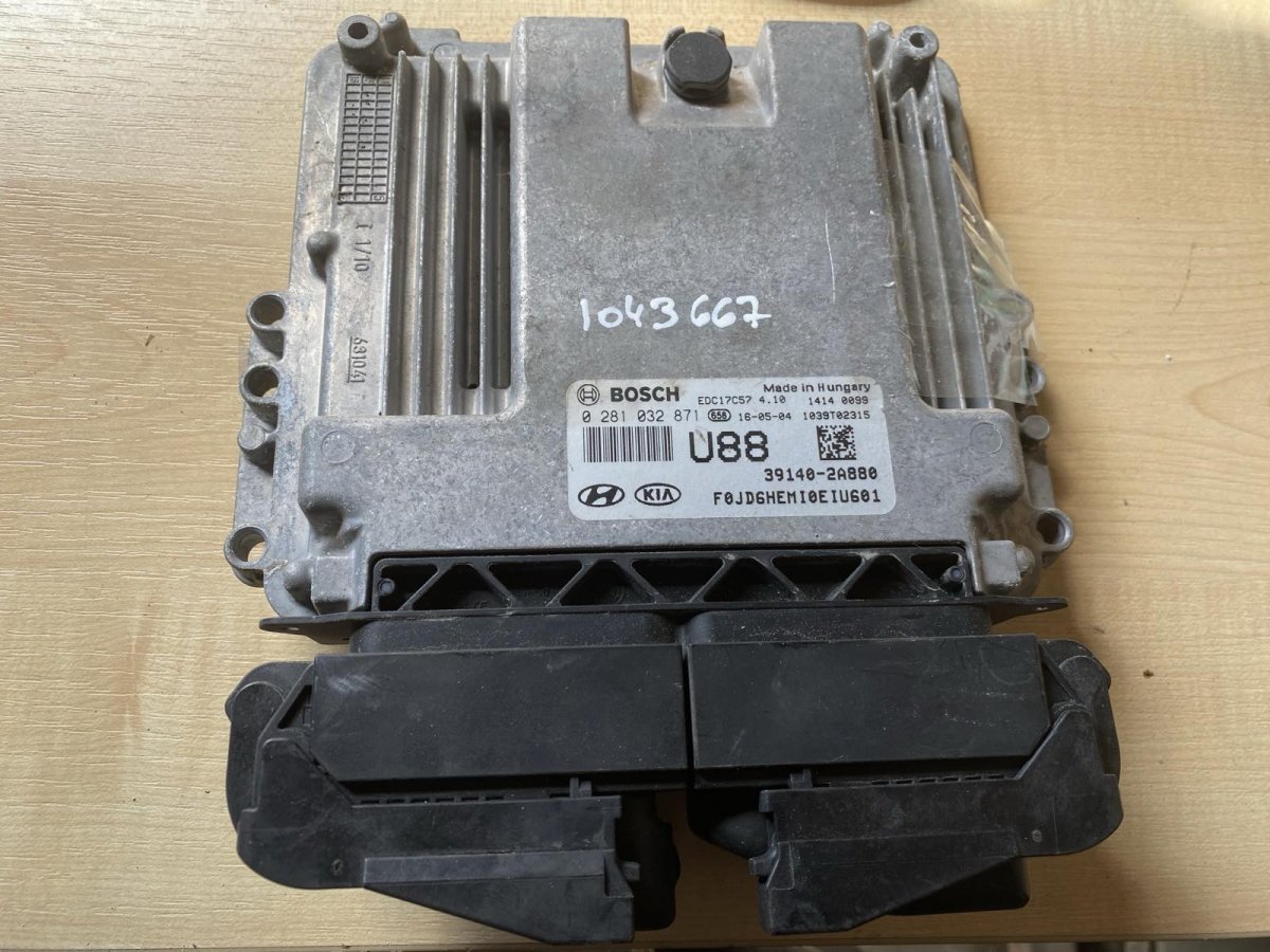 Kia ceed (JD) Engine Control Unit / module (ECU) 0281032871 Engine Control Unit / module (ECU) K...
