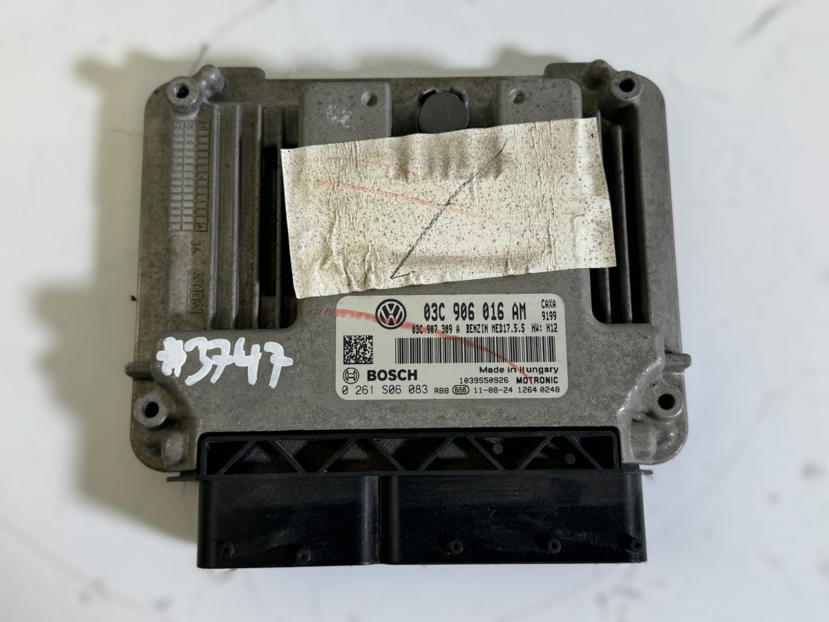 Volkswagen Golf 6 Engine Control Unit / module (ECU) 03C906016AM 0261S06083 Engine Control Unit / mo...