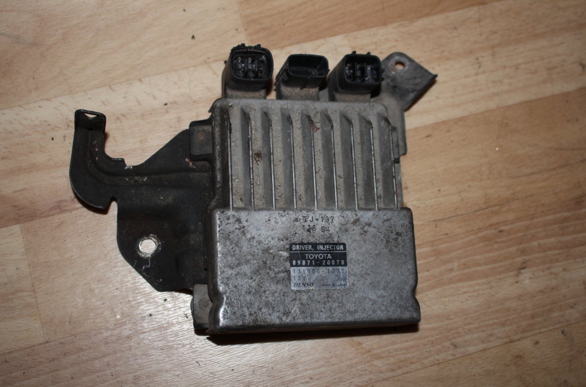 Toyota Avensis (T25) Engine Control Unit / module (ECU) Engine Control Unit / module (ECU) TOYOTA AVENS...