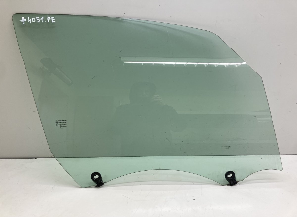 Renault Espace Door window glass front right 803009421R Door window glass front right RENAUL...