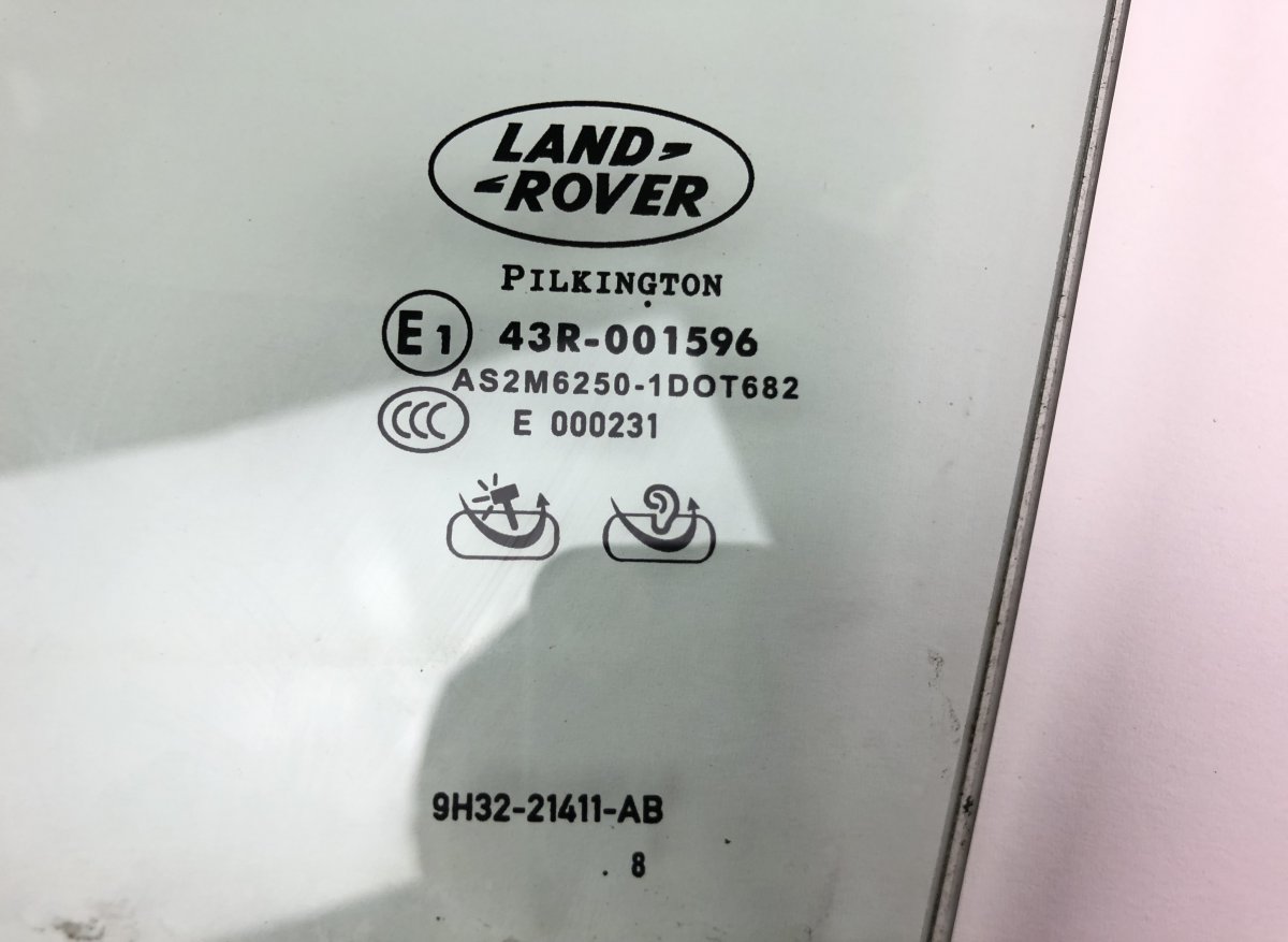 Land Rover Range Rover Sport Door window glass front left LR041638 Door window glass front left LAND ROVE...