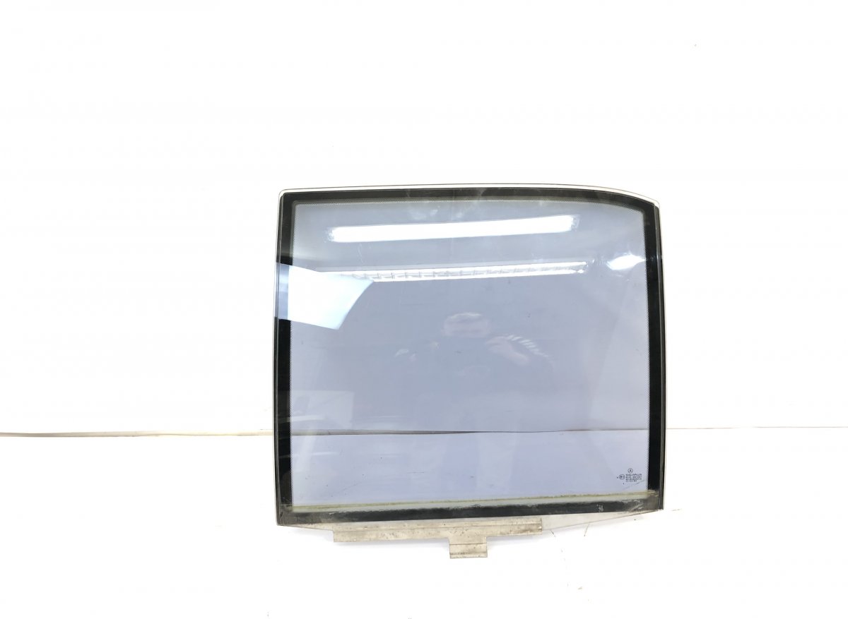 Mercedes-Benz 200 - 500 / E (W124) Door window glass rear left A1407300518 Door window glass rear left MERCEDE...