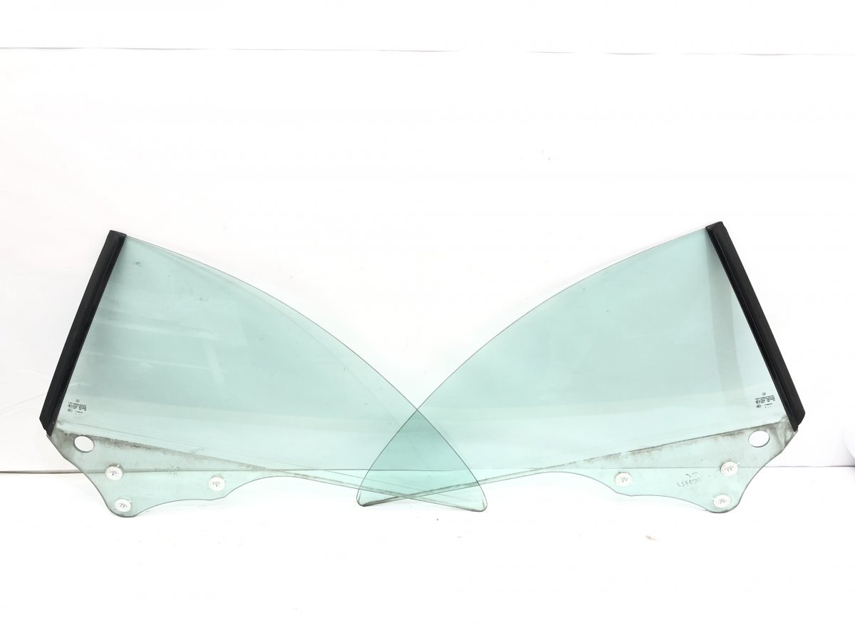 Mercedes-Benz CLK (W209) Door window glass rear left A2096700110 A2096700210 Door window glass rear ...