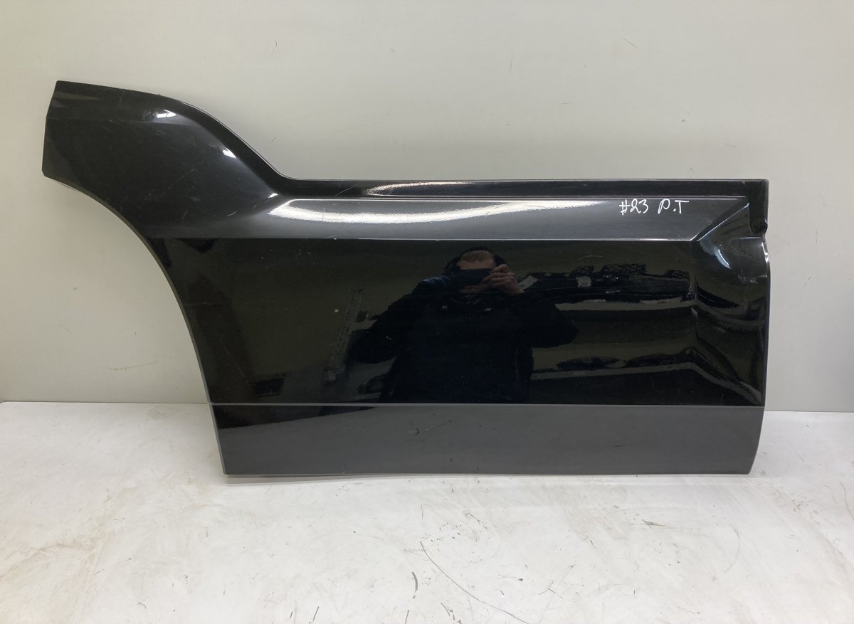 Cadillac Escalade Door Moulding Rear Right Door Moulding Rear Right CADILLAC ESCALADE (199...