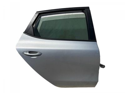 77004A2000 Aizmugurējās labās puses durvis KIA CEE&#39;D II (JD) (2012-2018)