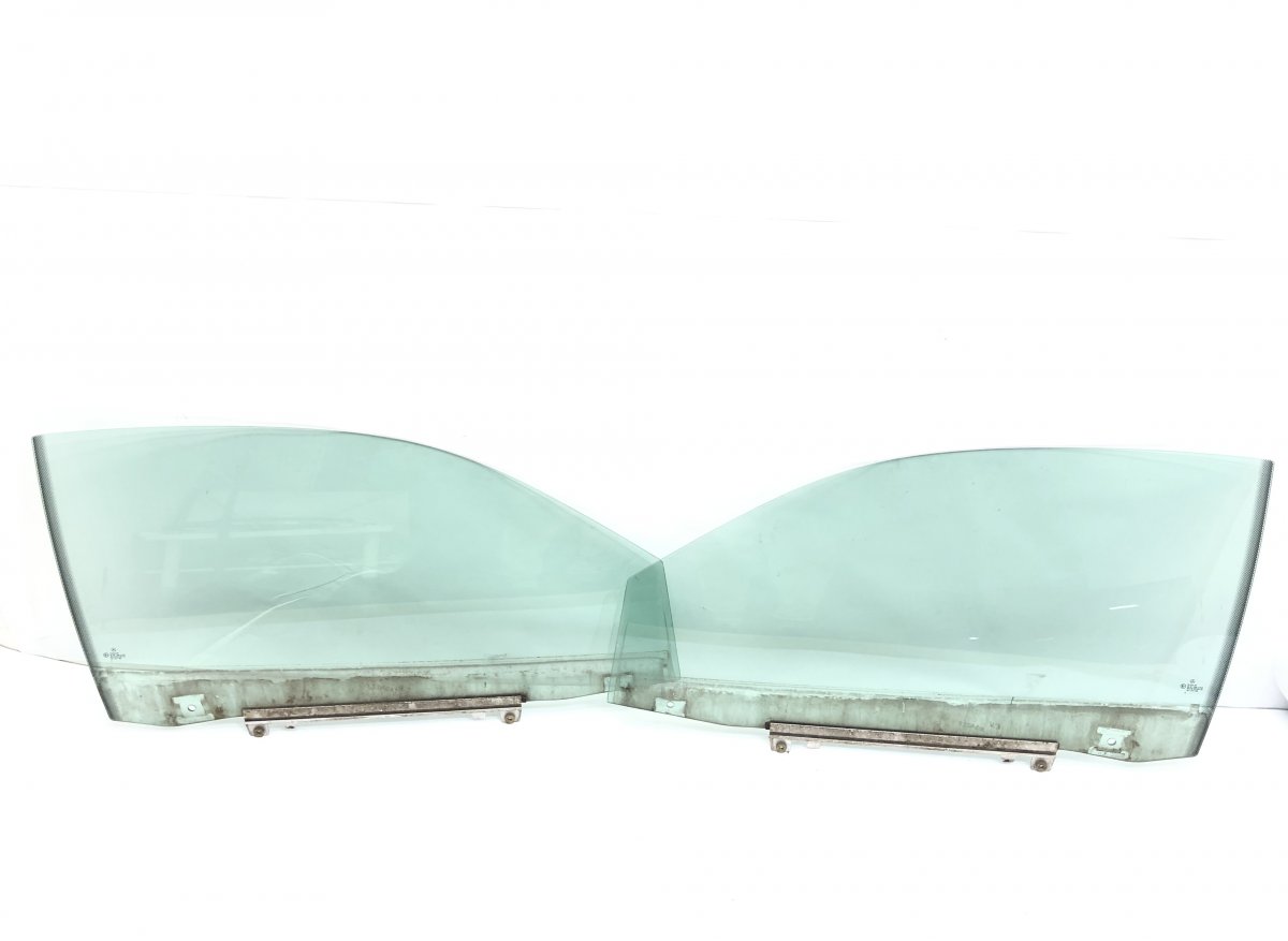 Mercedes-Benz CLK (W208) Door window glass front left A2087200718 A2087200818 Door window glass front...