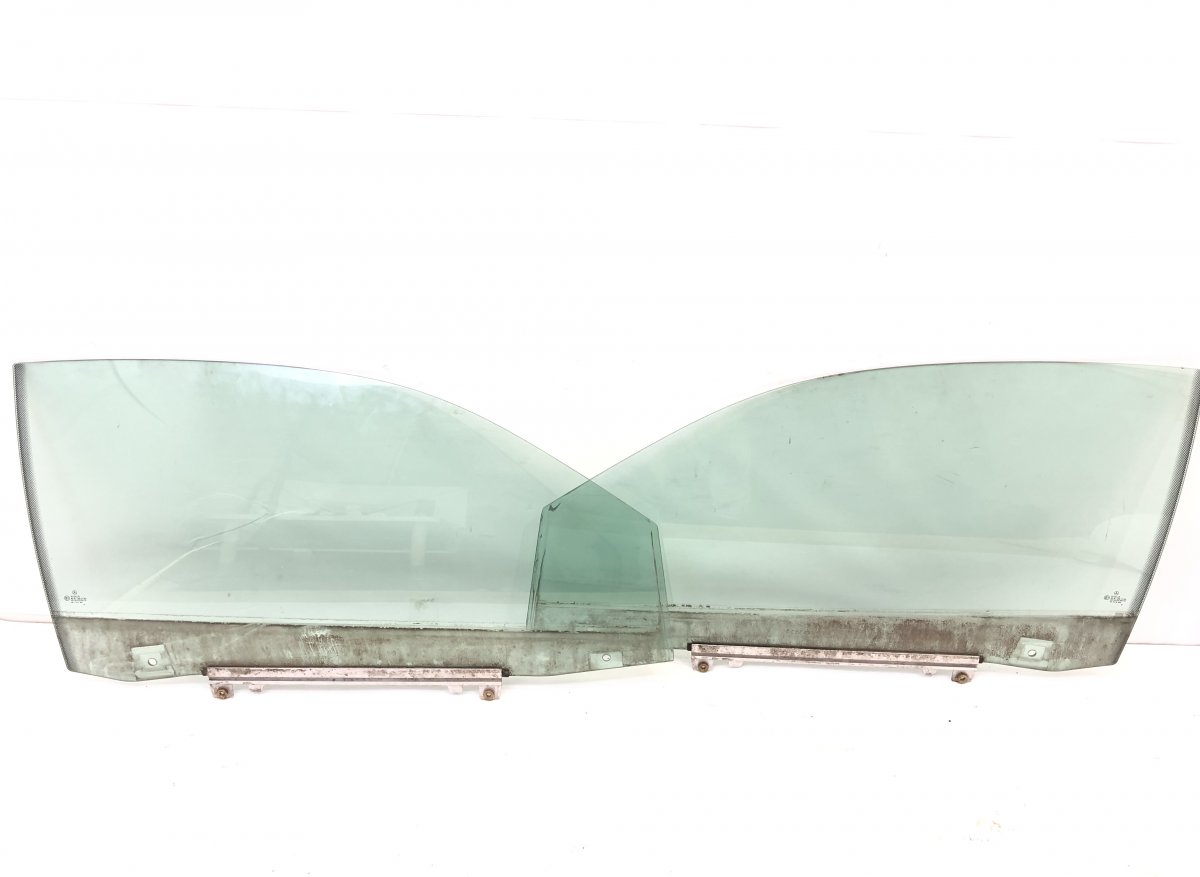 Mercedes-Benz CLK (W208) Door window glass front left A2087200718 A2087200818 Door window glass front...