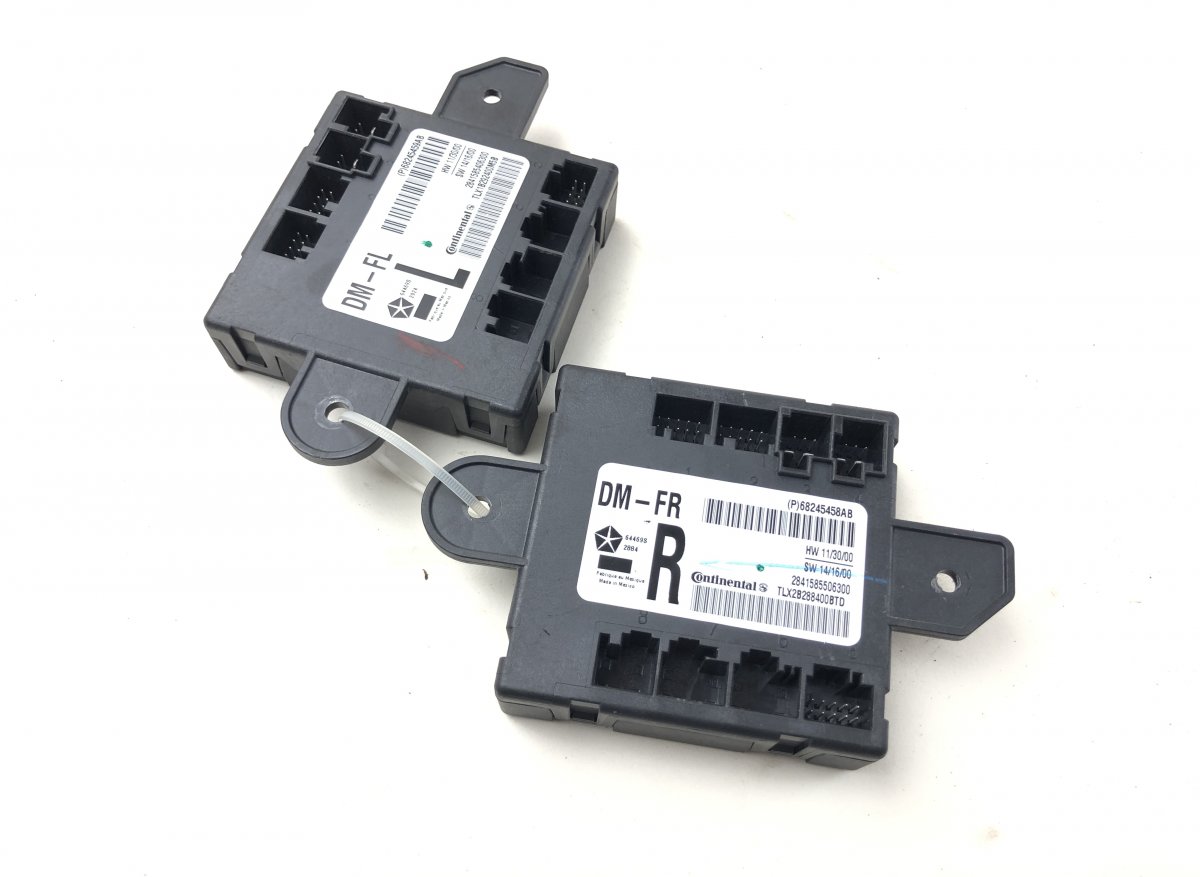 Jeep Grand Cherokee (WK) Door control unit front left 68316559AD 68316558AD Door control unit front l...