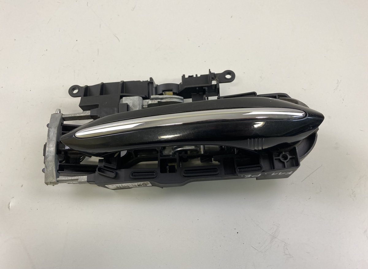 BMW 5 (E60 / E61) Door Handle Exterior Front Right X4718722812 Door Handle Exterior Front Right BM...