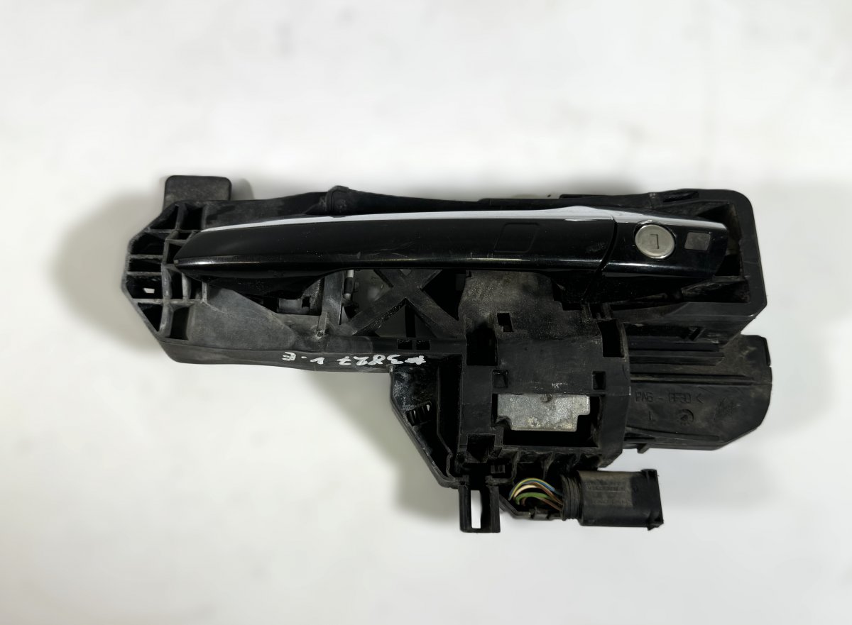Mercedes-Benz A (W169) Door Handle Exterior Front Left A2217600534 Door Handle Exterior Front Left MER...