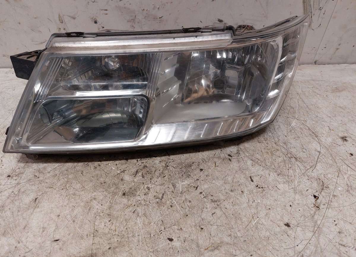 Dodge Journey priekinis žibintas (kairėje)