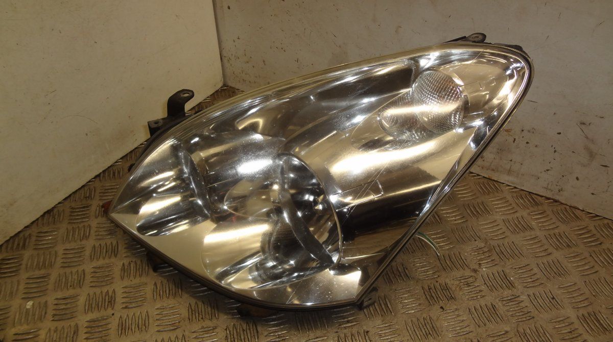 Headlight left TOYOTA COROLLA Verso II (AR10) (2004-2009)