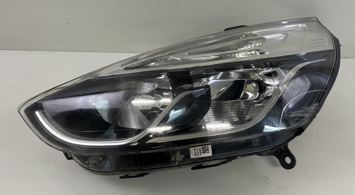 Renault Clio headlight left 260608367R Headlight left RENAULT CLIO IV / THA...