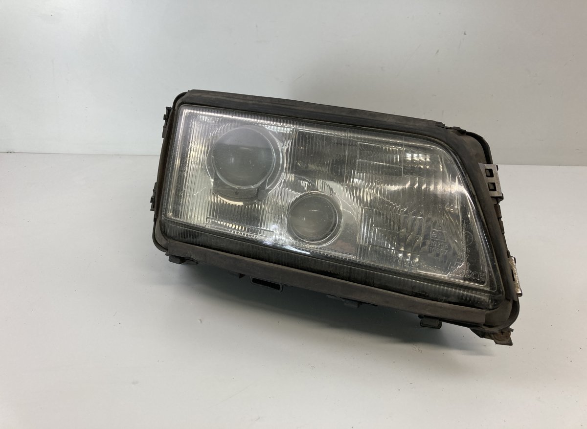Audi A8 (D2) передняя фара (правая) 1305219054 0301047274 4D0941004P Headlight righ...