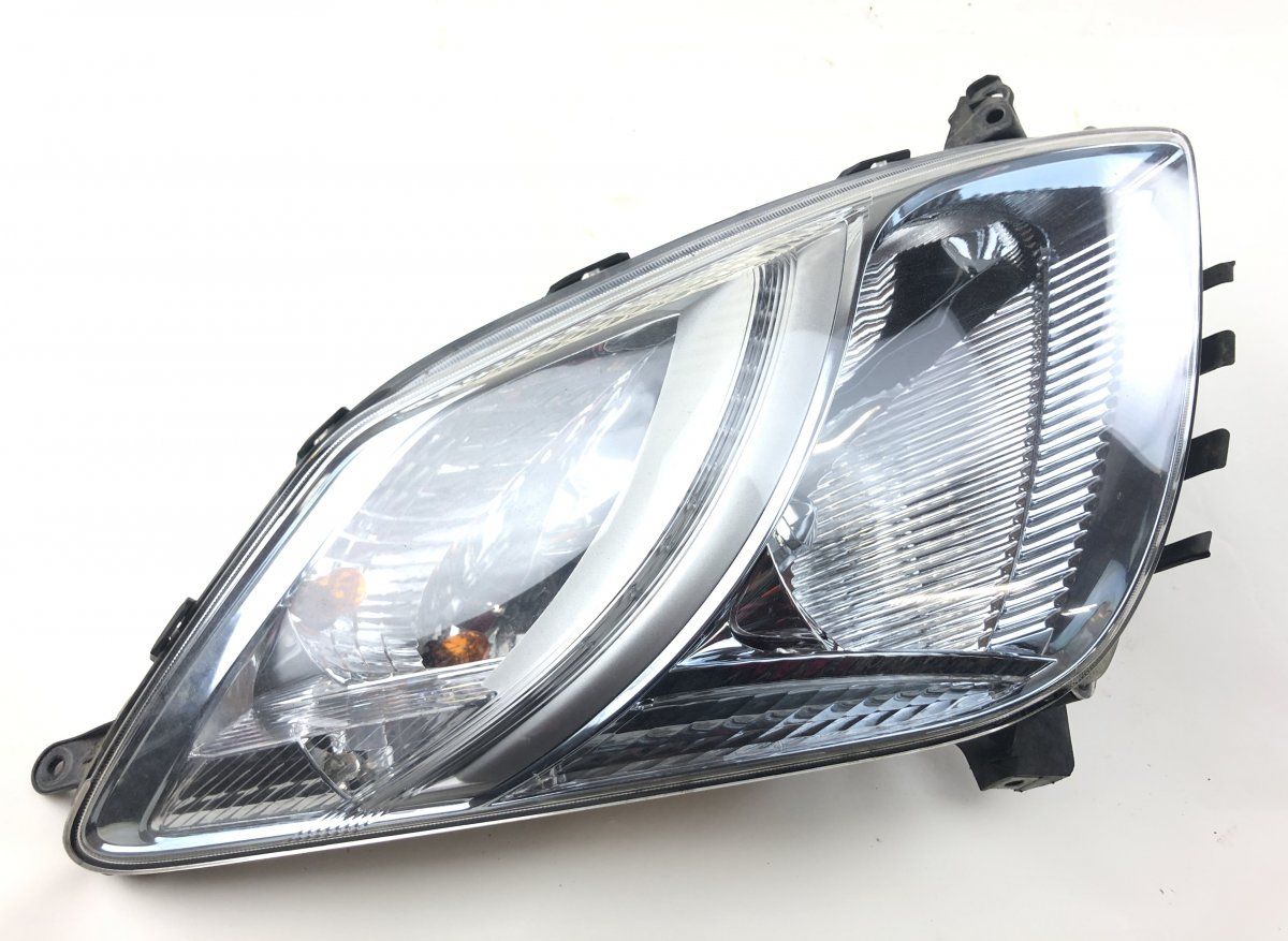 8113047181 Headlight right TOYOTA PRIUS II (NHW20) (2003-2009)