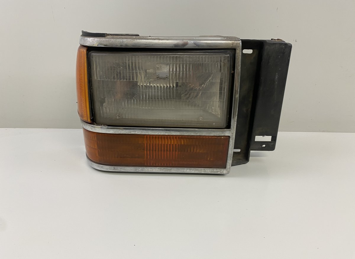 Ford Bronco headlight right E97B-13100 Headlight right FORD BRONCO (1988-19...