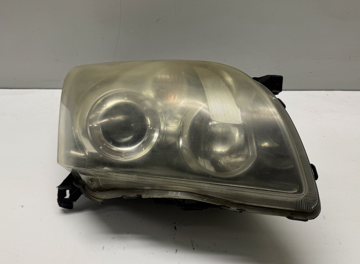 Toyota Avensis (T25) esituli (parem) 8113005240 Headlight right TOYOTA AVENSIS (T250...
