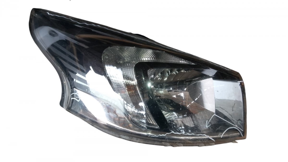 Opel Vivaro (B) ajovalo (oikea) 1LE01156508 Headlight right OPEL VIVARO B (2014...